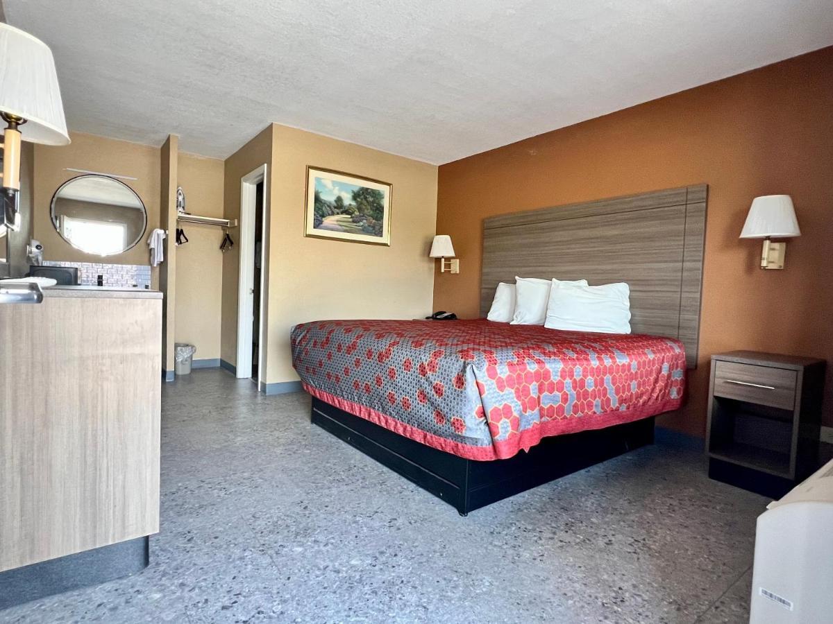 The Country Corner Inn Devine Ngoại thất bức ảnh